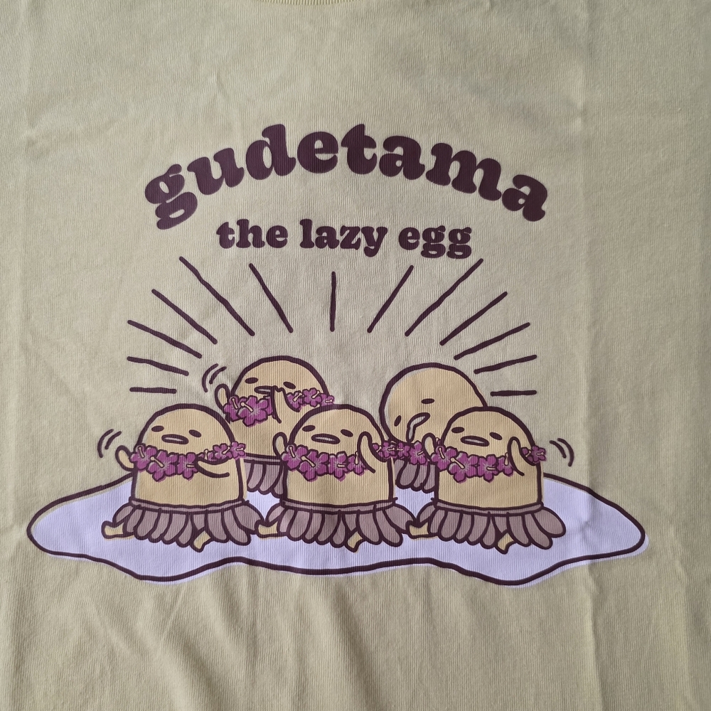 Uniqlo x Sanrio Gudetama T-shirt - Sz S Small